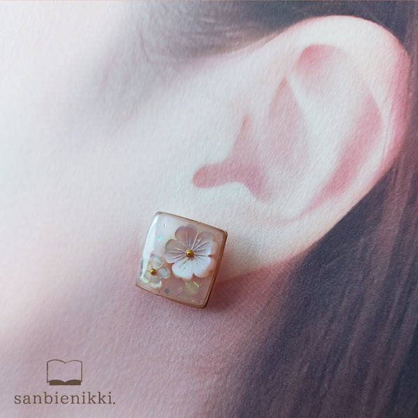 sanbienikki. 桜シェル スクエアピアス 桜 さくら 桜ピンク スクエア サージカルステンレス 入学式 ピアス サンビエニッキ 送料無料 (当店負担)