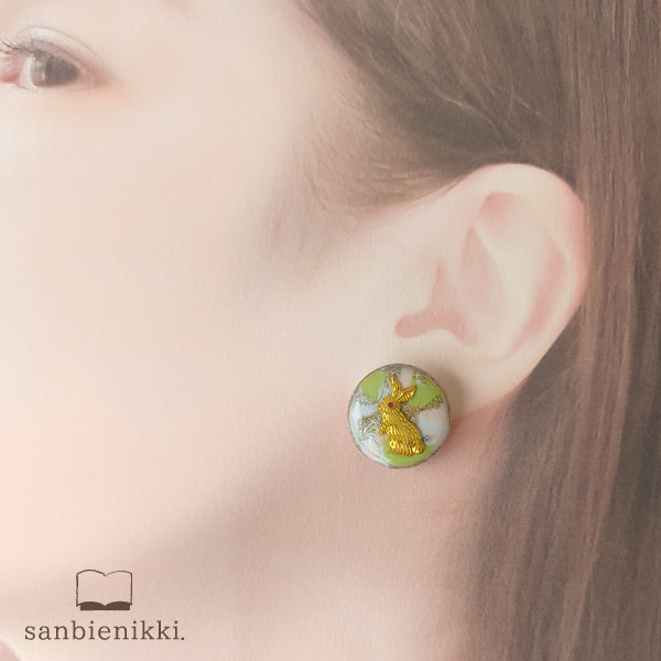 sanbienikki. 春の野原とうさぎのピアス 春 野原 うさぎ 大人可愛い ピアス 和装 サージカルステンレス サンビエニッキ 送料無料 (当店負担)