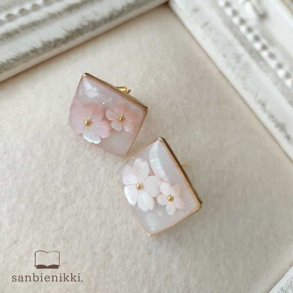 sanbienikki. 桜シェル スクエアピアス 桜 さくら 桜ピンク スクエア サージカルステンレス 入学式 ピアス サンビエニッキ 送料無料 (当店負担)