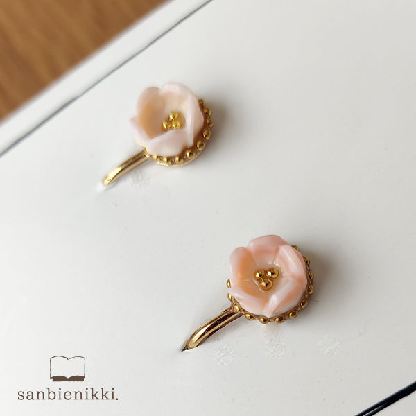 sanbienikki. 花咲く ピンクブルームイヤリング 春 花 ピンク 大人可愛い シンプル イヤリング サージカルステンレス サンビエニッキ 送料無料 (当店負担)
