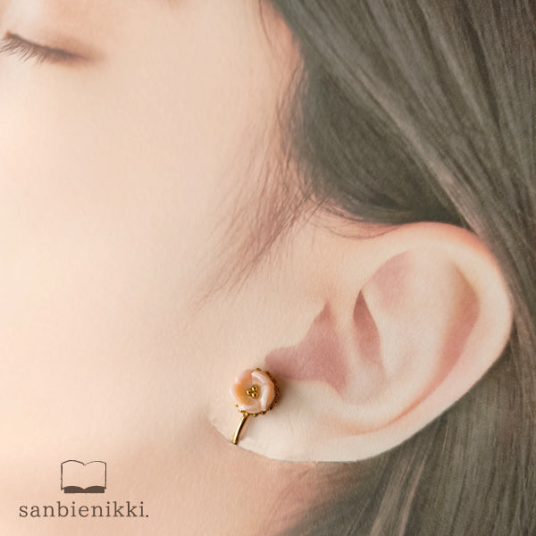 sanbienikki. 花咲く ピンクブルームイヤリング 春 花 ピンク 大人可愛い シンプル イヤリング サージカルステンレス サンビエニッキ 送料無料 (当店負担)