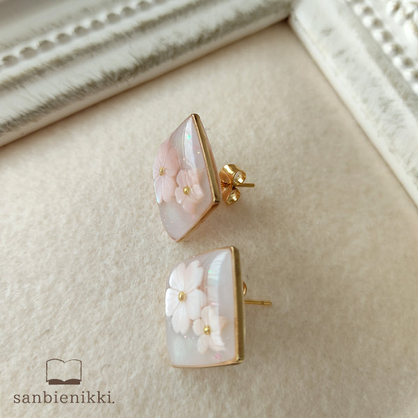 sanbienikki. 桜シェル スクエアピアス 桜 さくら 桜ピンク スクエア サージカルステンレス 入学式 ピアス サンビエニッキ 送料無料 (当店負担)