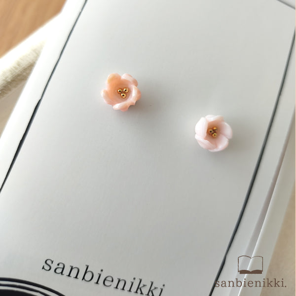 sanbienikki. 花咲く ピンクブルームピアス 春 花 ピンク 大人可愛い シンプル ピアス サージカルステンレス サンビエニッキ 送料無料 (当店負担)