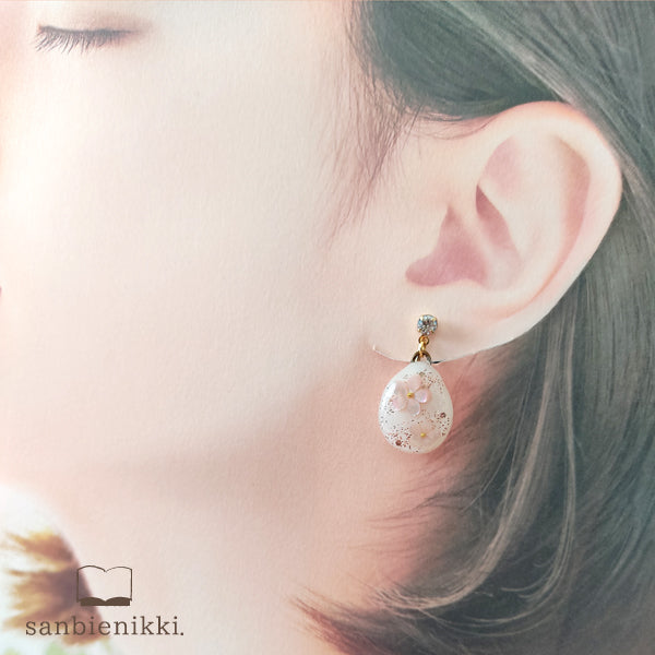 sanbienikki. 桜シェル しずくイヤリング 桜 さくら 桜ピンク しずく 入学式 イヤリング サンビエニッキ 送料無料 (当店負担)